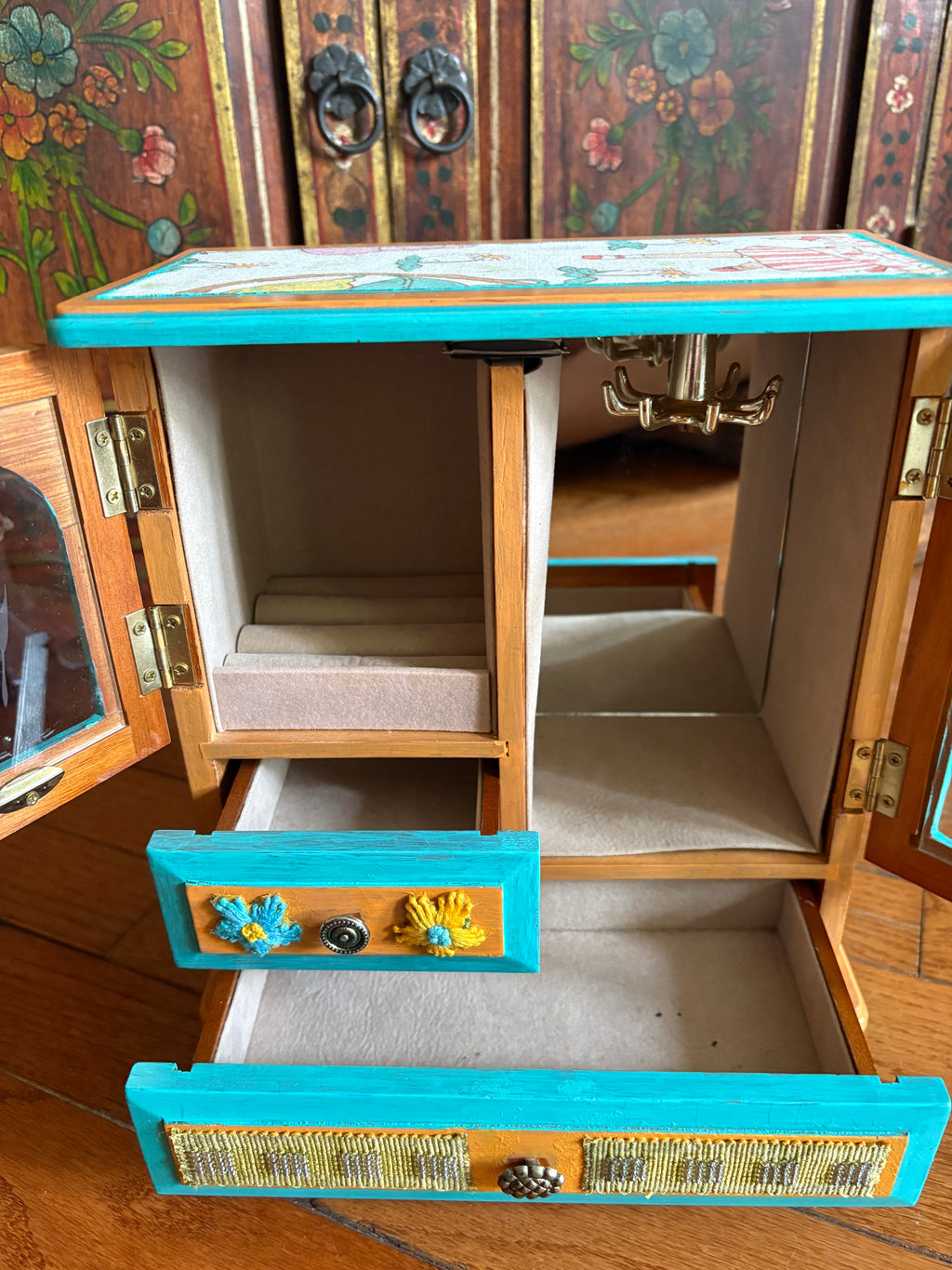 Kids At Play jewelry box