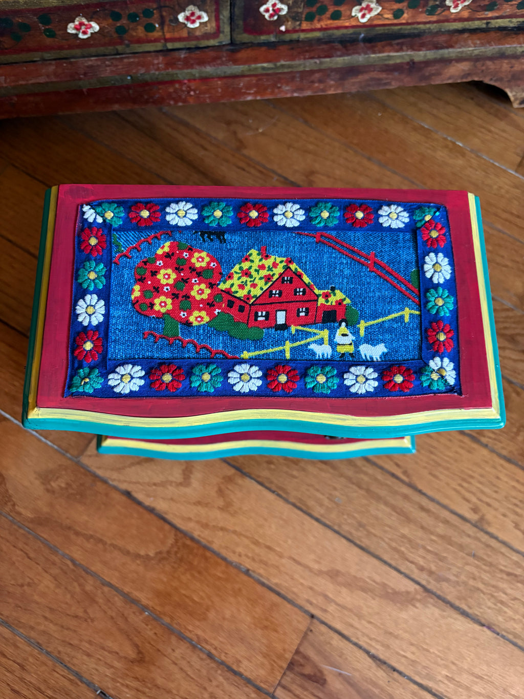 Friendly farm jewelry box