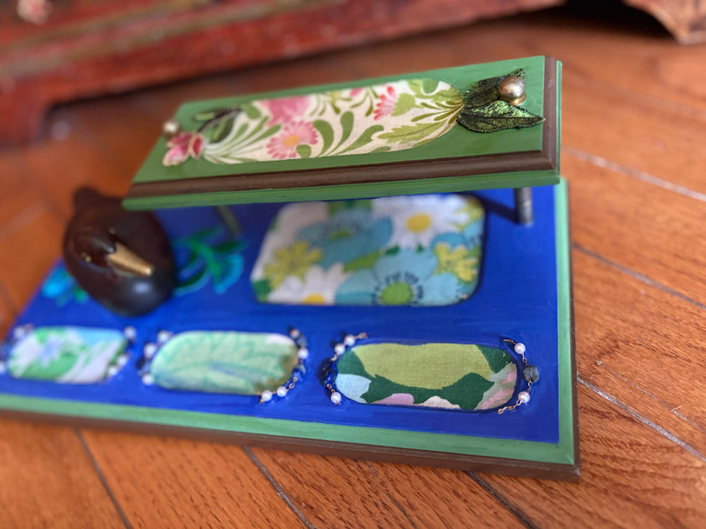 Duck pond jewelry organizer