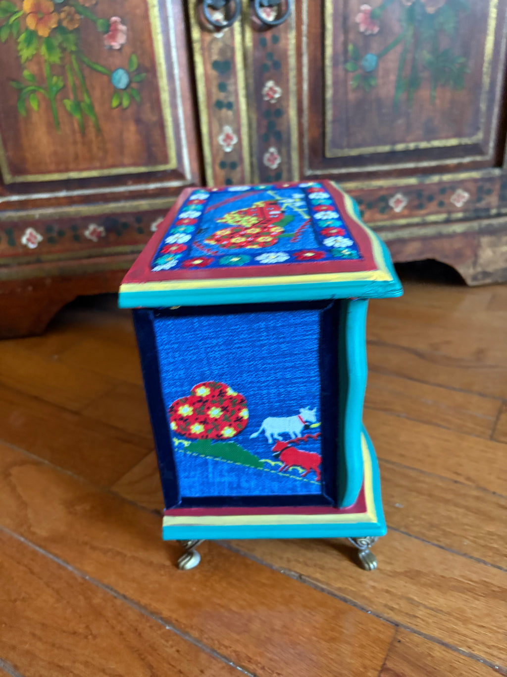 Friendly farm jewelry box