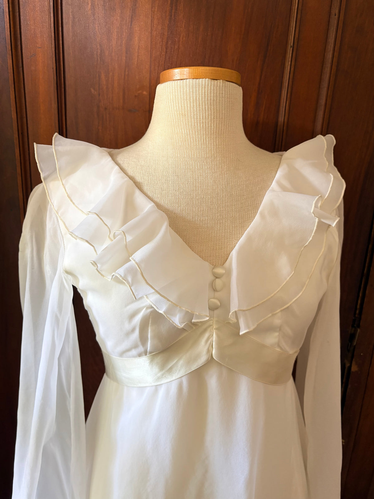 Vintage Ruffle Collar wedding gown