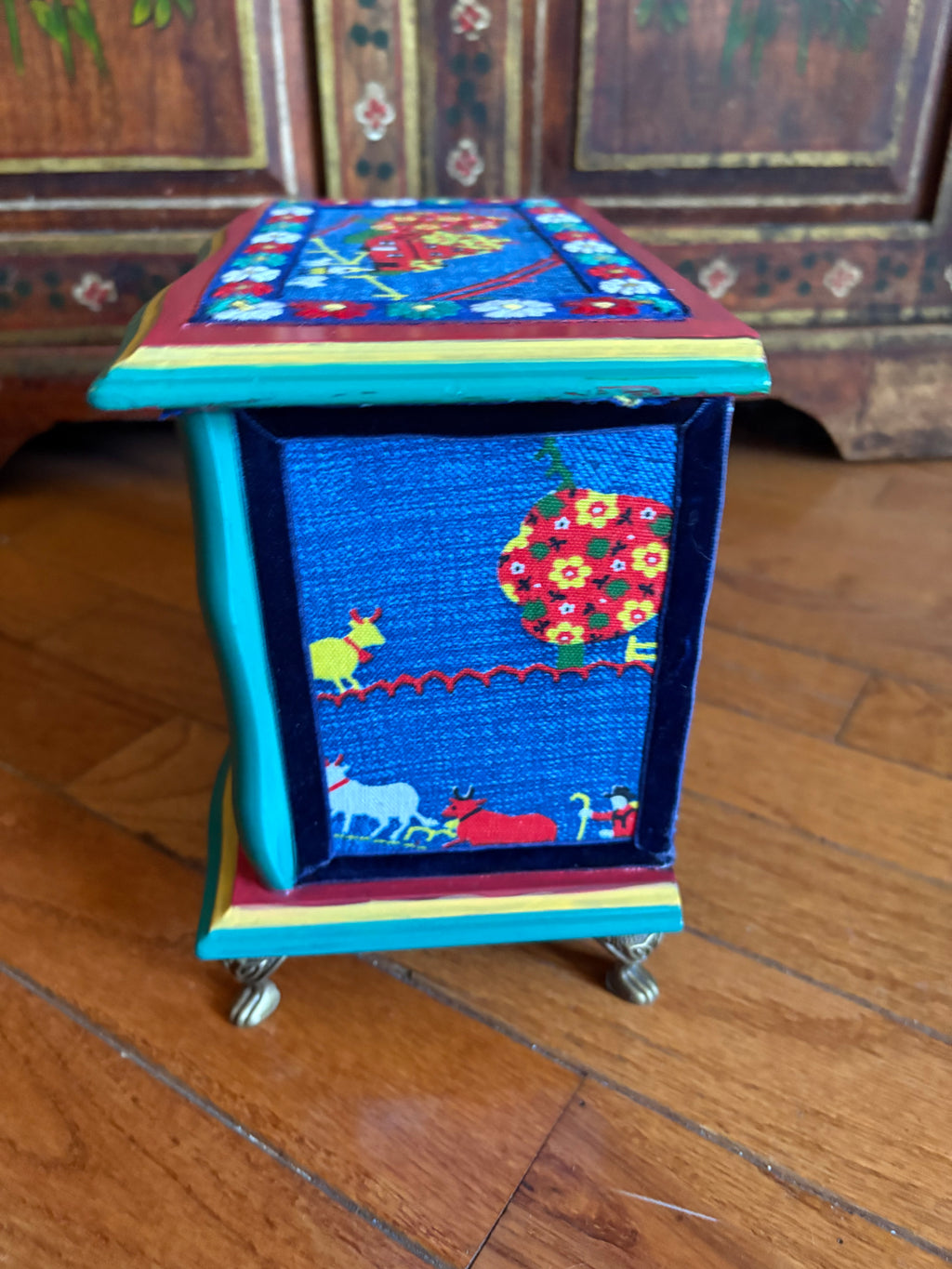 Friendly farm jewelry box