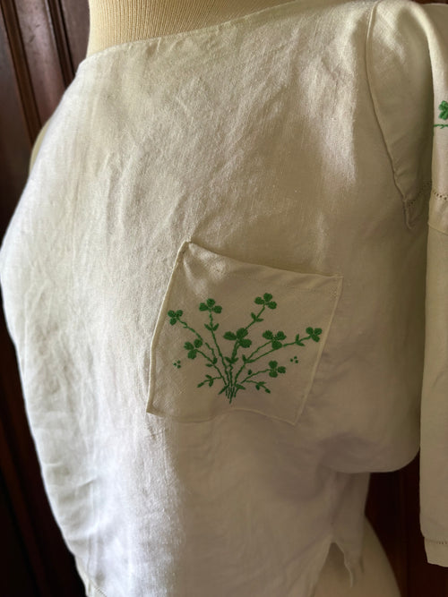 Linen clover embroidered crop shirt