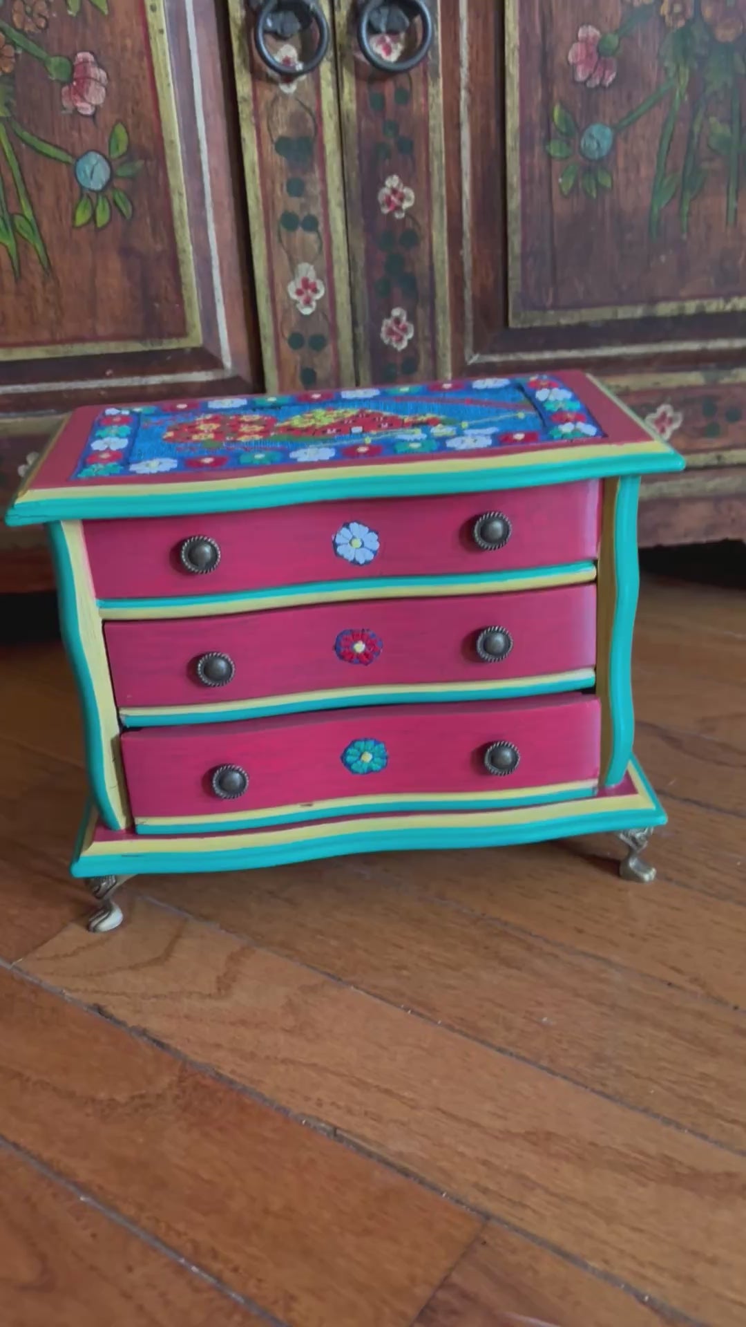 Friendly farm jewelry box